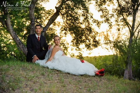 Corinne et Jacky sous un arbre