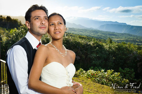 Christine et Marcelo devant un paysage