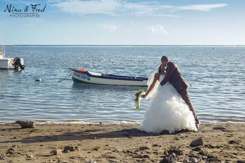 mariés corinne et jonathan sur la plage
