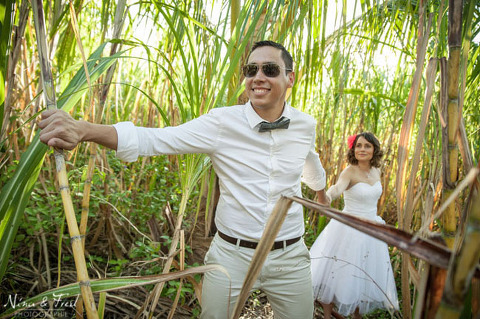 couple dans un champs de cannes Lucie et Yann