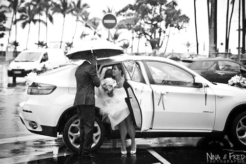 arrivée de maud au mariage sous la pluie