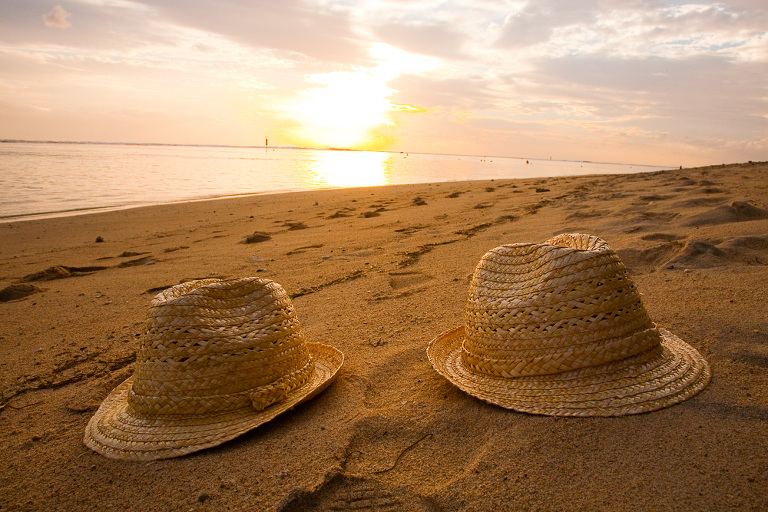 photo chapeaux sur la plage