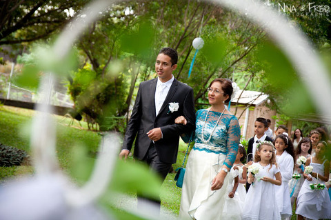 Le marié Arnaud et sa mère