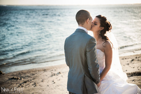 photo des mariés Maeva et Cédric sur la plage