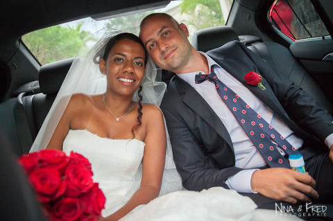 mariés dans la voiture F&D