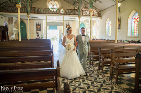 la mariée et sonpère à l'église E&C