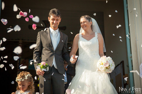 sortie de l'église Emmanuelle et Cédric