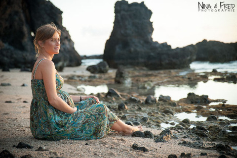 femme enceinte sur la palge E&M