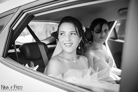 photo de la mariée dans la voiture C&D