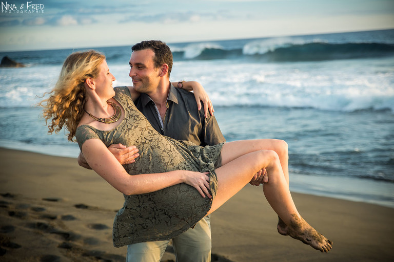 couple sur la plage Réunion P&J