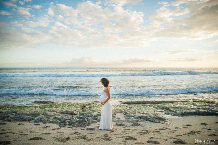 femme enceinte sur la plage A&S