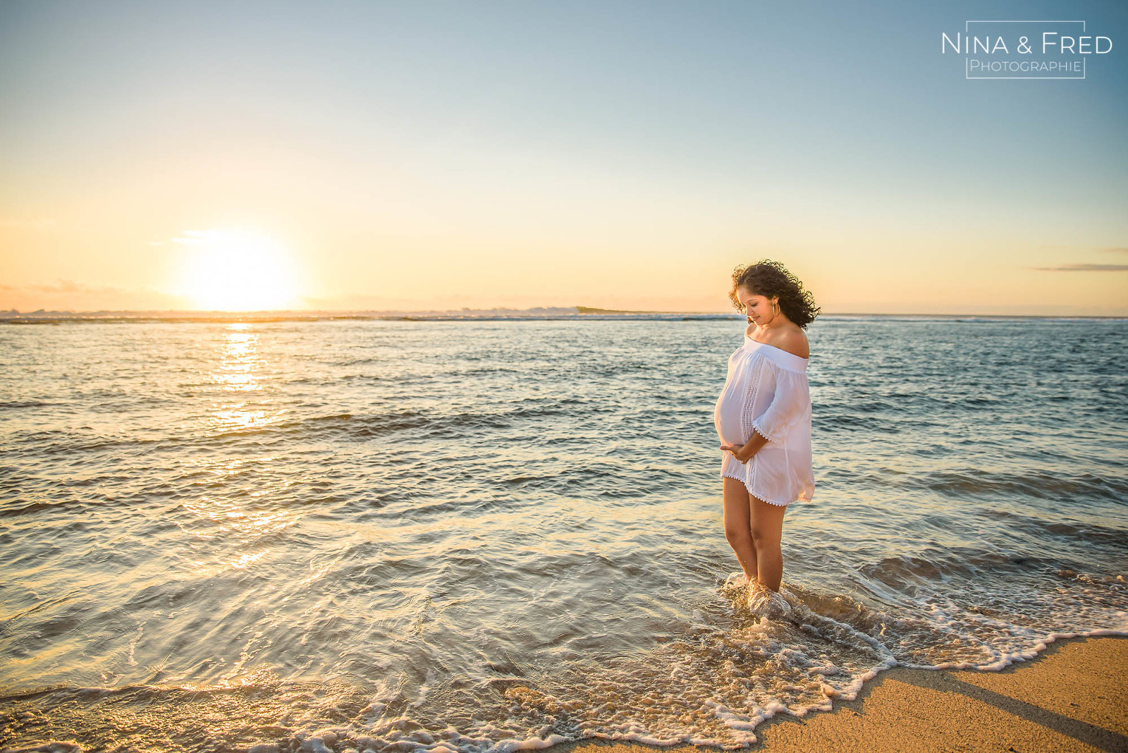 femme enceinte pieds dans l'eau Ch&Lo