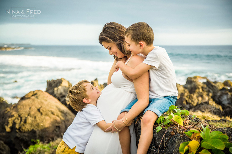 photographie de grossesse avec premiers enfants E&S&L&J