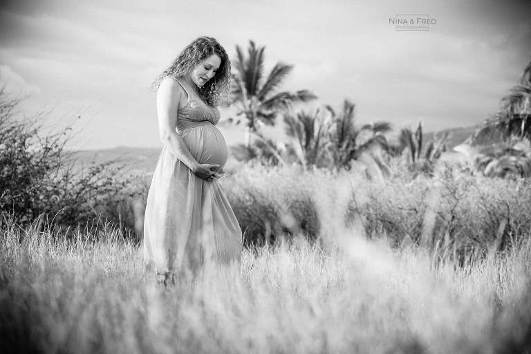 photo femme enceinte noir et blanc