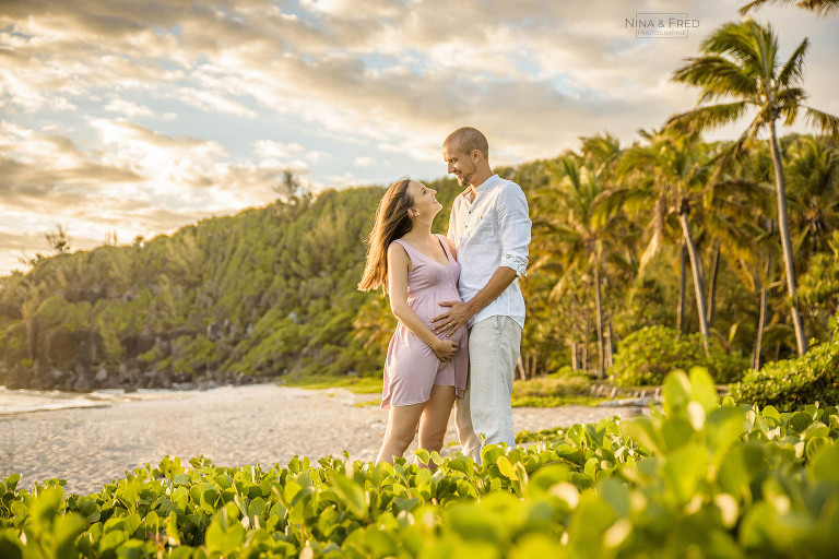 shootng grossesse plage la Réunion F&X