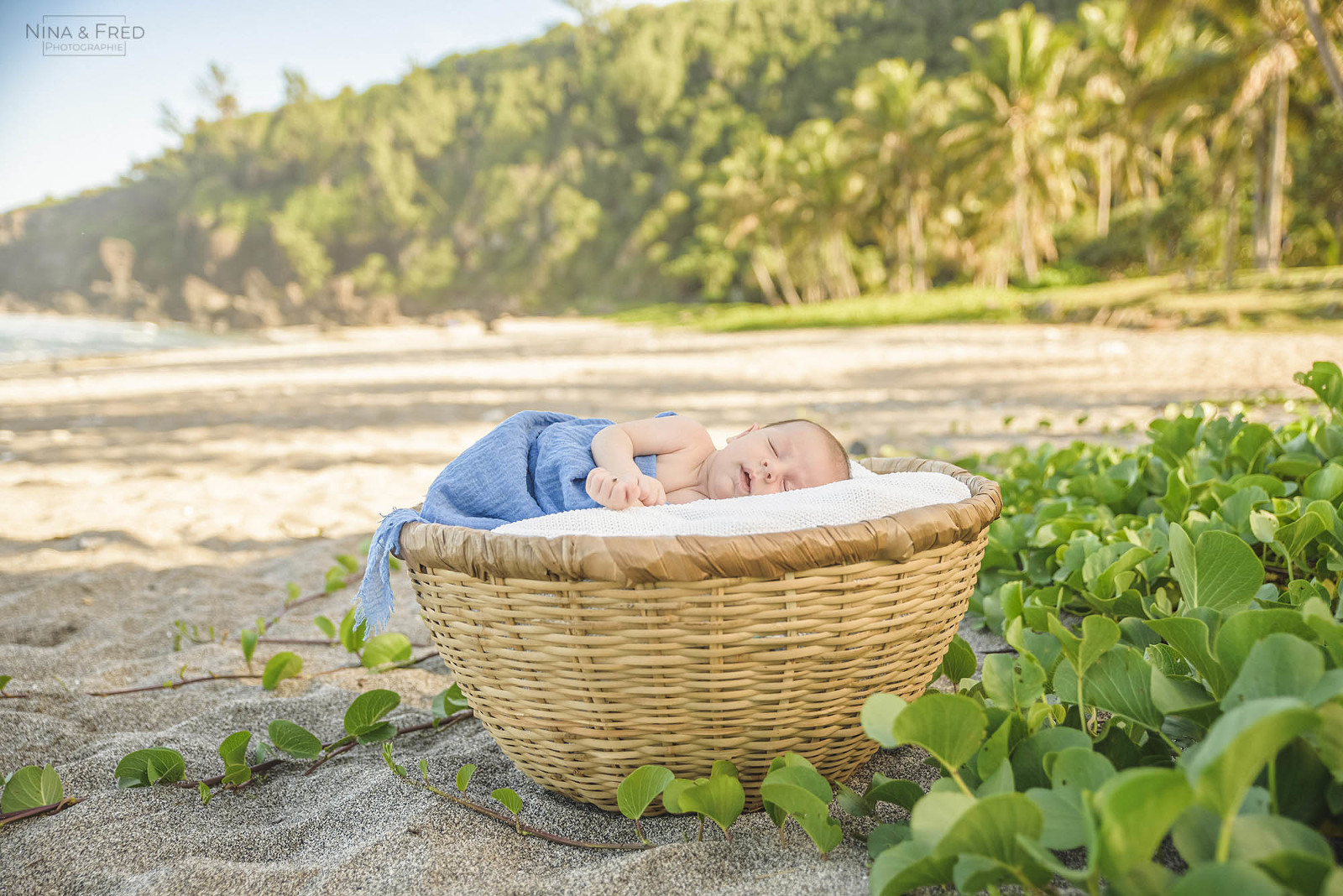 photographie de naissance plage Réunion N&R&G