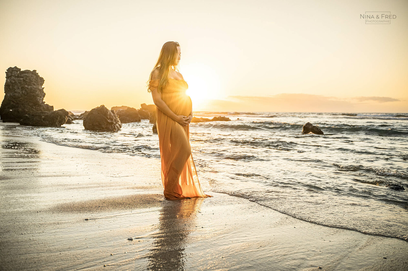 photographie de grossesse avec couché de soleil M&A-24
