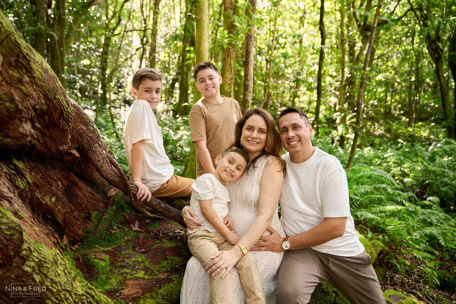 seance photo en famille forêt tropicale la Réunion L&Y-26